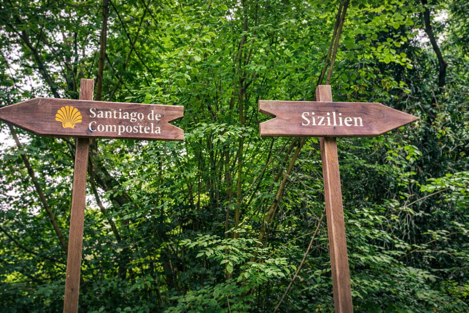 Rucksack auf dem Pilgerweg